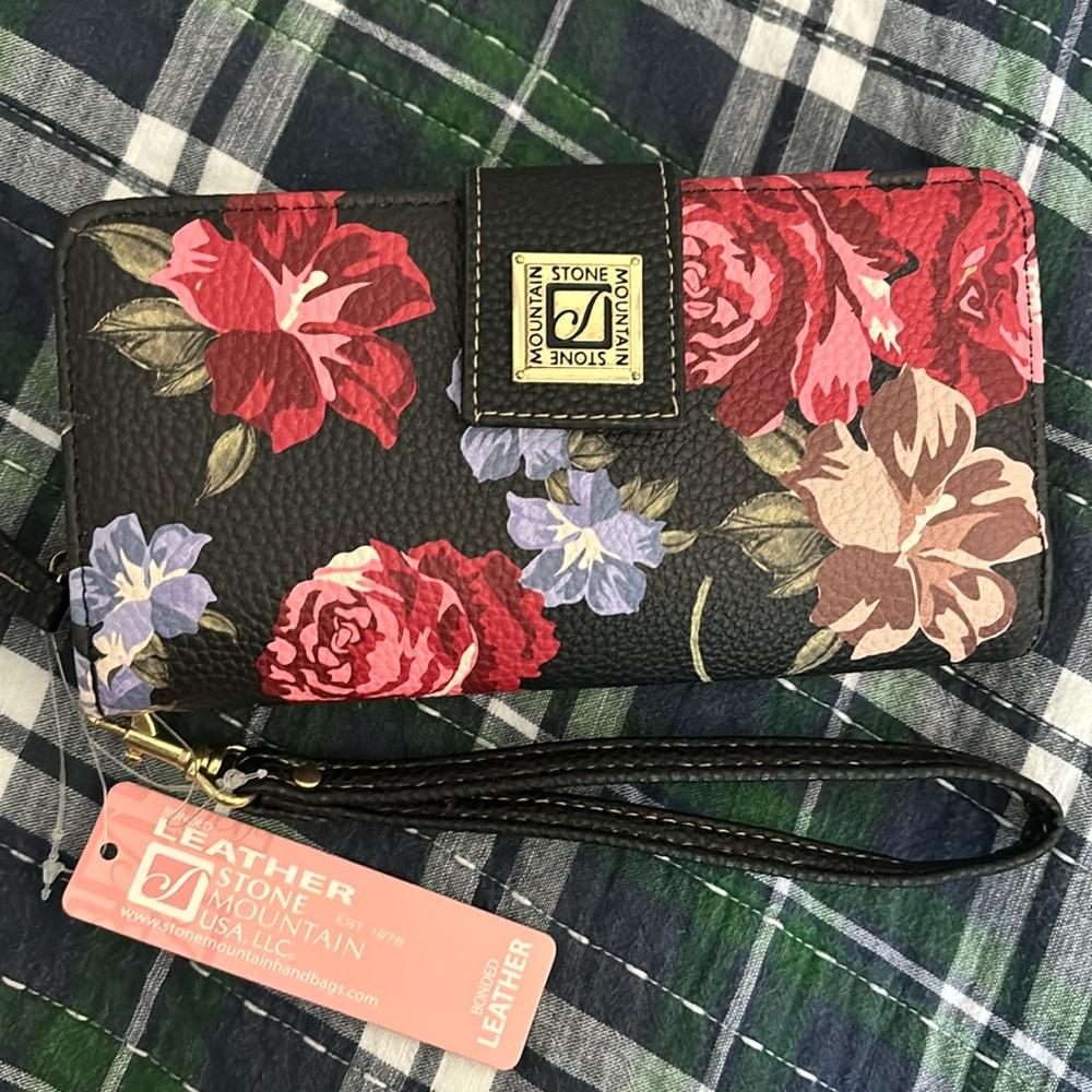 Stone Mountain Wristlet Wallet